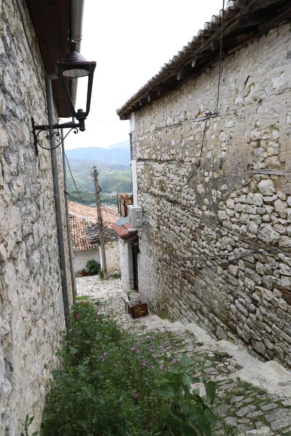 Guest House Maria - Berat Castle Extérieur photo